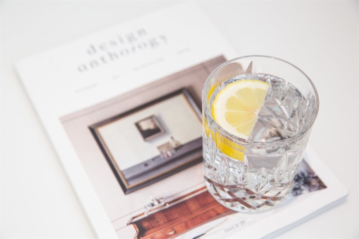 Design book and a gin & tonic