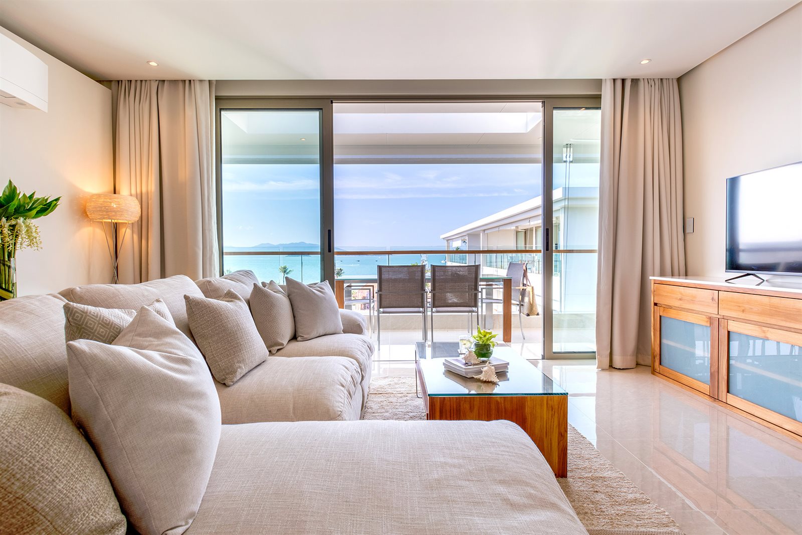 Penthouse living with sea view